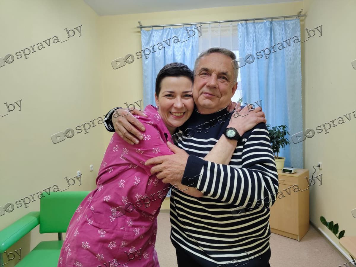 Беларуслик сиёсий маҳбус Мария Колесникова 1,5 йил деганда отаси билан учрашди