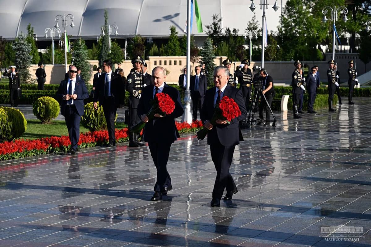Президенты Узбекистана и России отдали дань памяти и уважения подвигу наших народов во Второй мировой войне