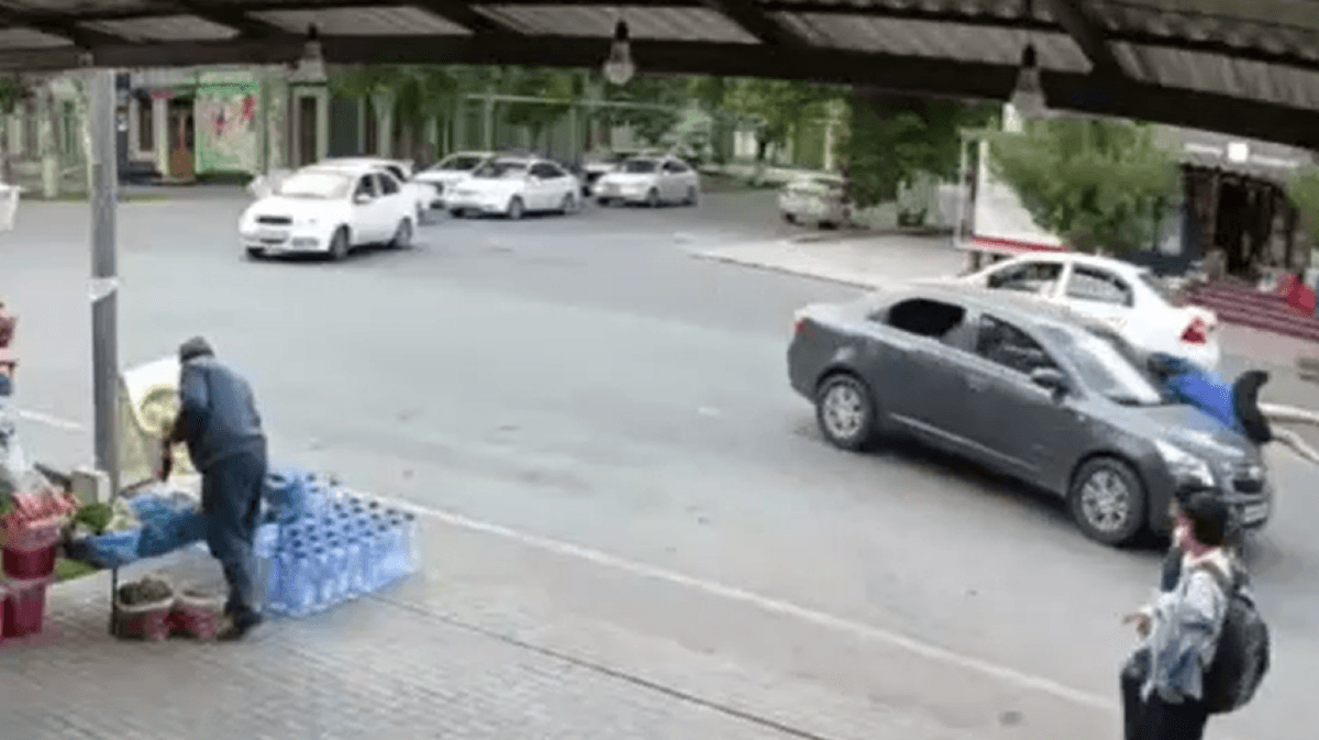 Cobalt driver hits a schoolgirl in Samarkand (video)