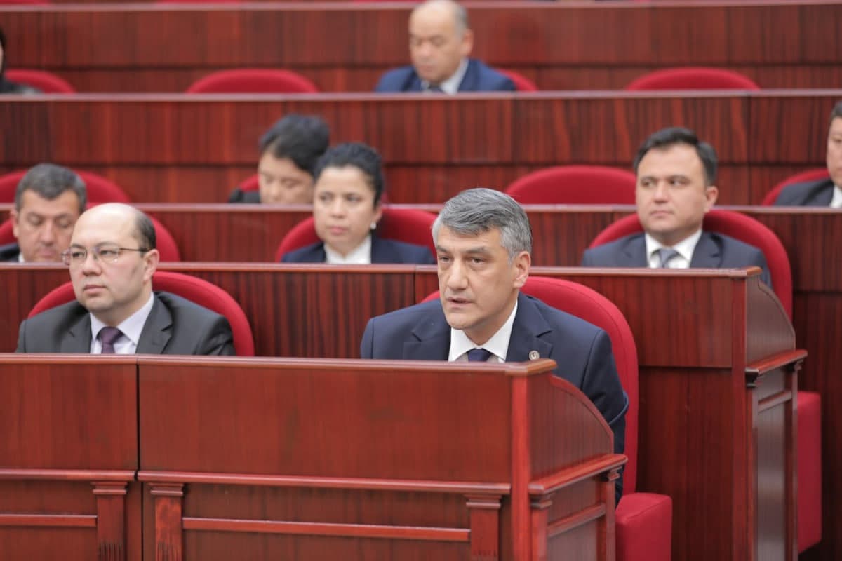Alisher Kodirov’s proposal to reinstate school textbook fees sparks parliamentary debate