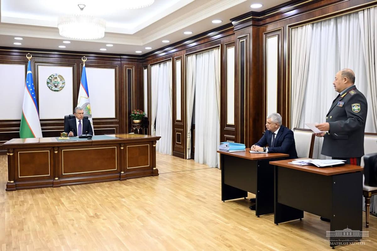 Shavkat Mirziyoyev holds a meeting devoted to development of the Armed Forces