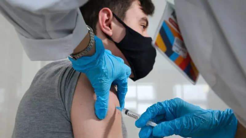 Британцы требуют компенсацию за побочные эффекты вакцин против COVID-19