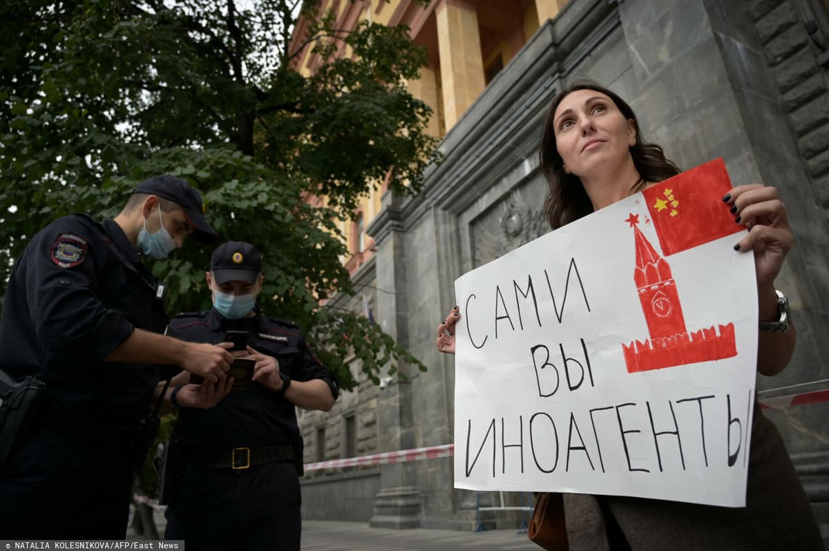 Rossiyada «chet el agentlari» yozuvlari reposti uchun jarima qo‘llanishi mumkin
