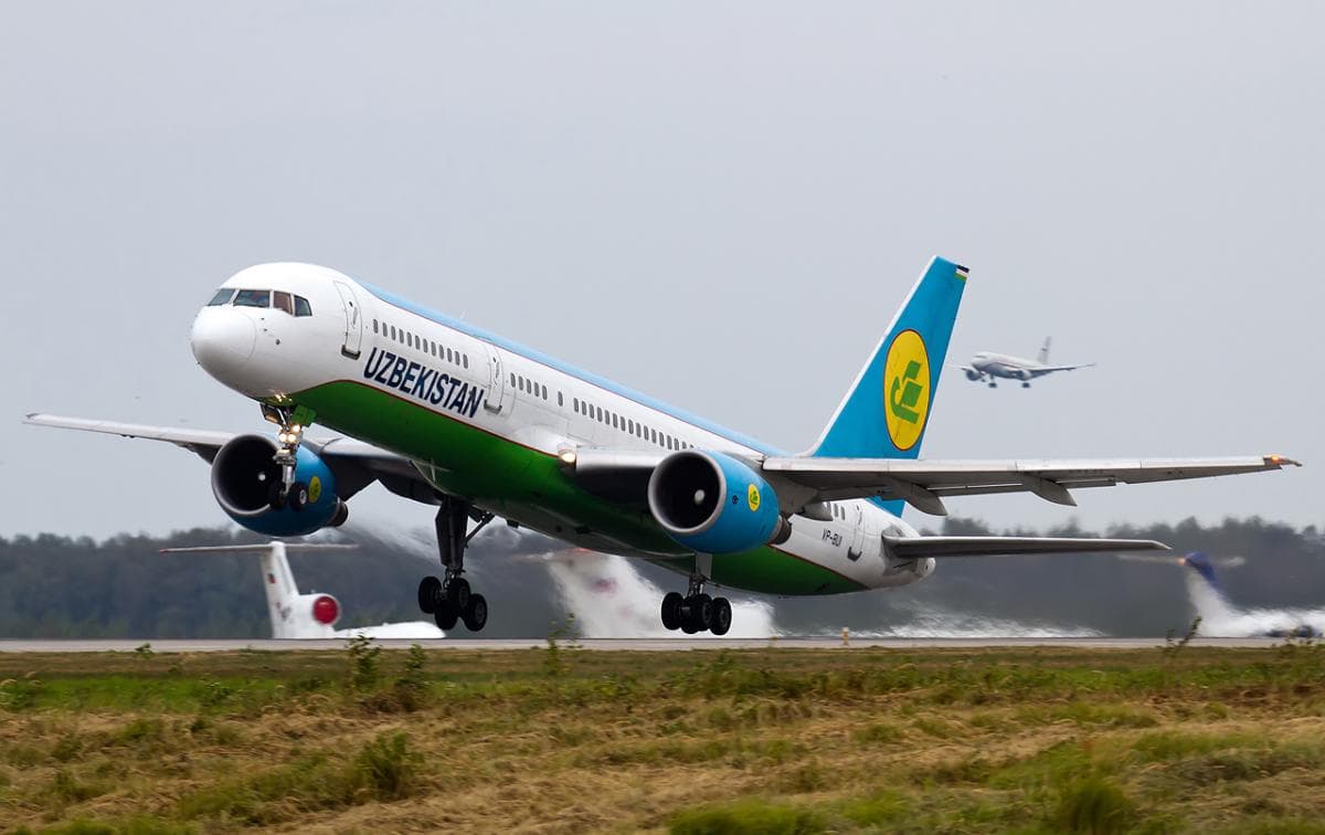 Plane en route Navoi – Moscow makes an emergency landing