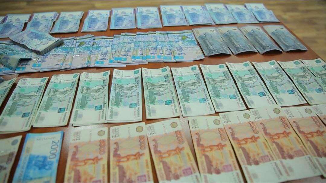 Bojxona postidan 1,3 mln rublni yashirincha olib chiqish urinishi aniqlandi