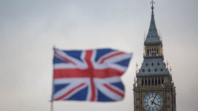 Britaniya maxfiy ma’lumotlar evaziga rossiyalik amaldorlarga fuqarolikni taklif qilmoqda - OAV