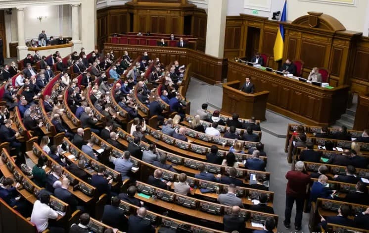 Oliy rada mahbuslarni frontga yuborishga ruxsat berdi