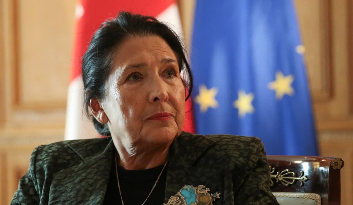 Gurjiston prezidenti legitim parlament va davlat rahbari saylanmaguncha lavozimda qolishini ma’lum qildi