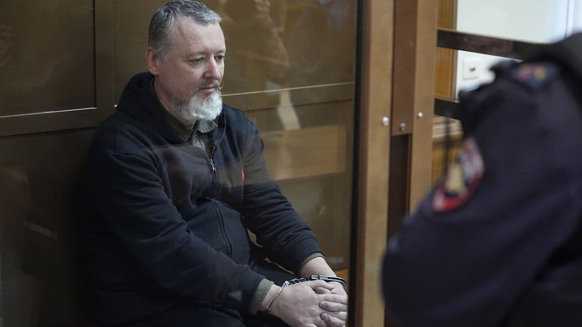 Игор Стрелков «экстремизмга даъват» қилганликда айбланиб, тўрт йилга қамалди