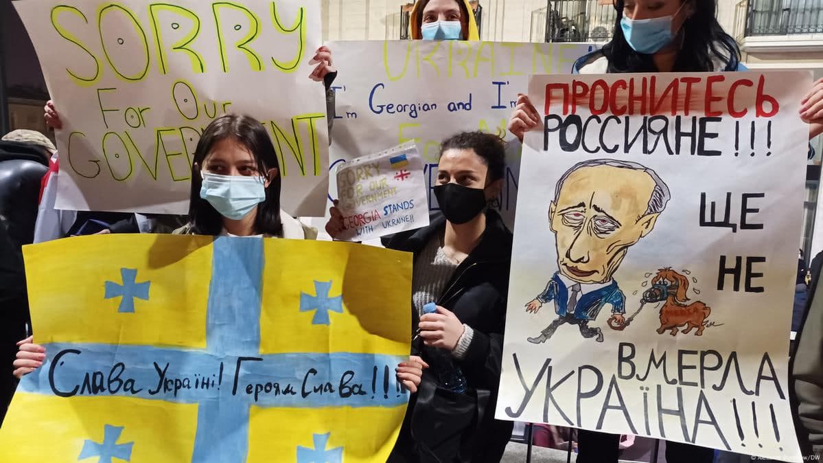 Гуржистон ТВ-каналлари ҳукмрон партия ролигини кўрсатишдан бош тортди