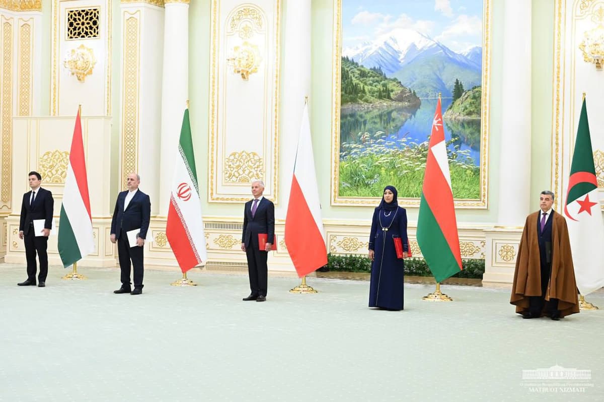 President Mirziyoyev receives credentials from newly appointed foreign ambassadors