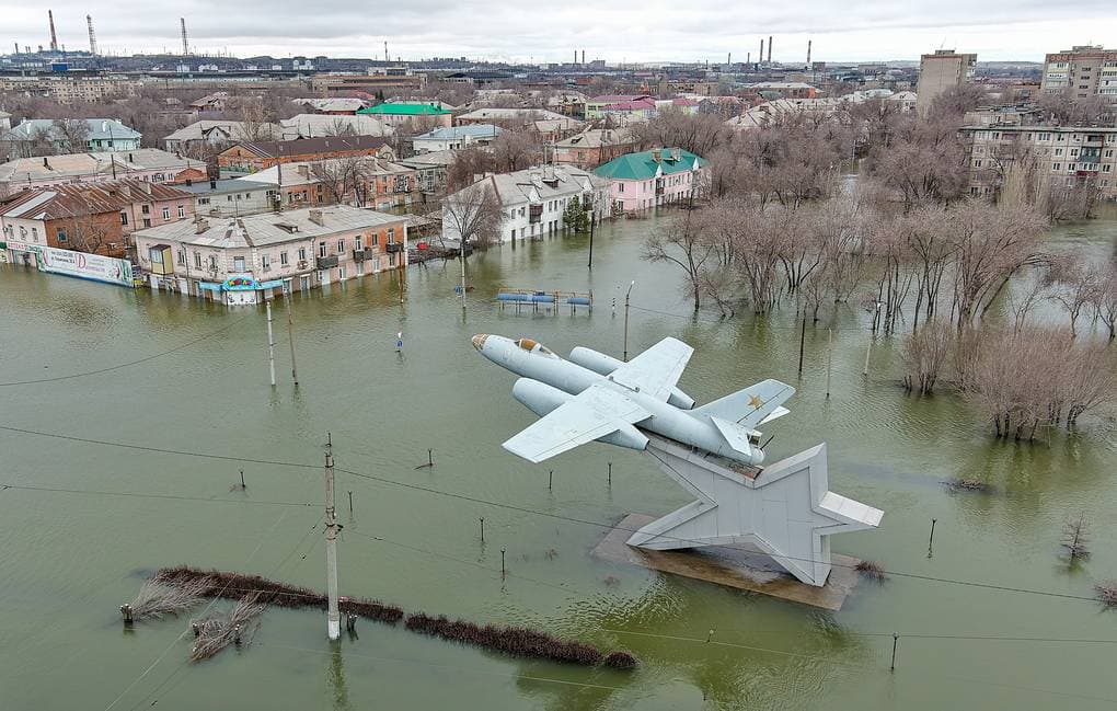 «Hoziroq keting». Orenburg va Rossiyaning boshqa hududlarida suv toshqini tufayli nimalar bo‘lmoqda?