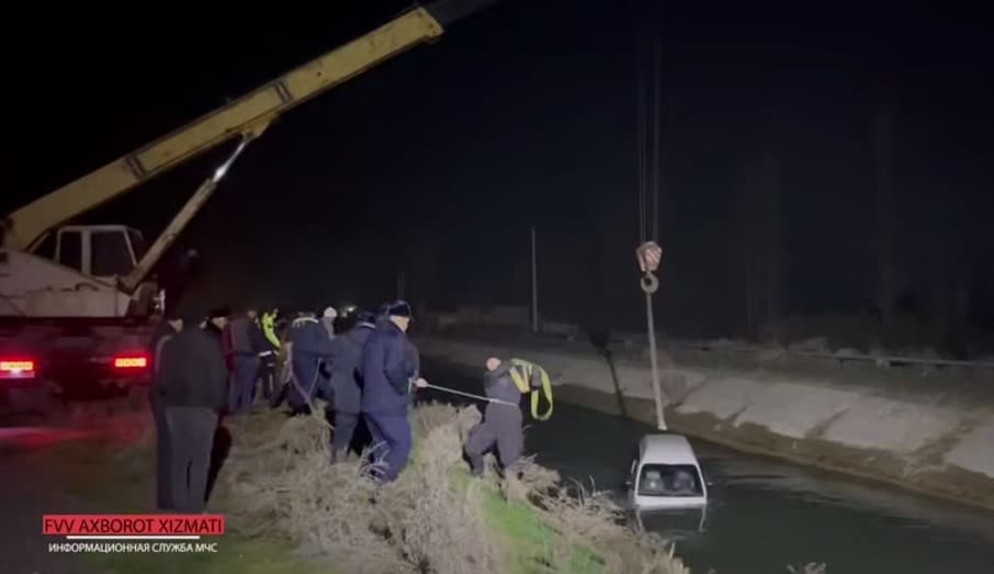 В Фергане водитель Damas потерял управление и упал в канал