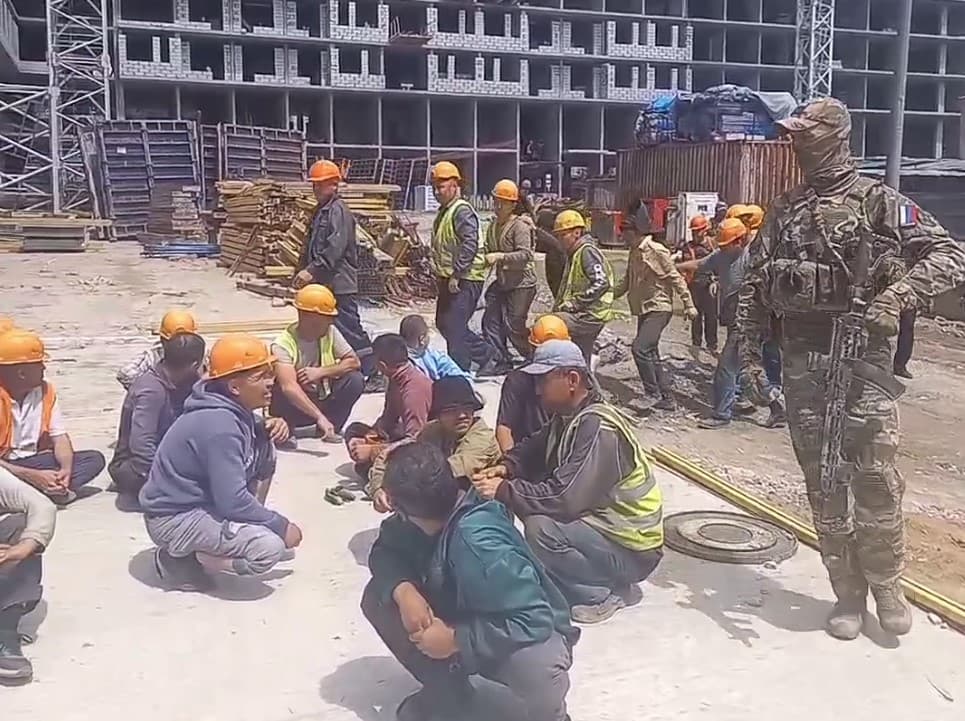 В Воронеже силовики задержали 45 трудовых мигрантов из Узбекистана