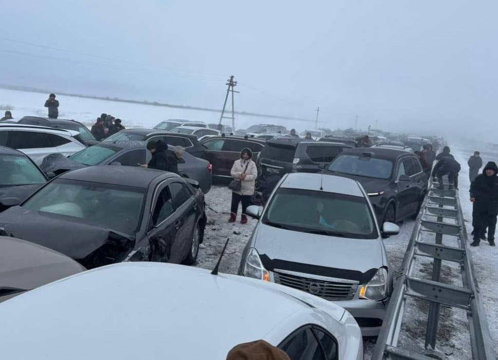 В Казахстане произошло крупное ДТП с участием сотен автомобилей