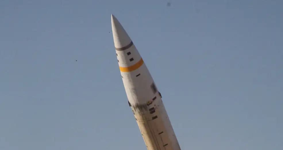 OAV: Qrimdagi Saki aerodromi raketalar hujumiga uchradi