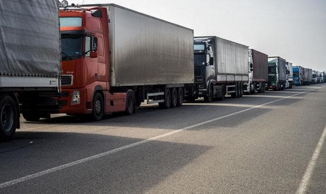 Тожикистон ва Ўзбекистон транзит юк машиналарини ўз ҳудуди орқали рухсатномасиз ўтиши бўйича келишиб олди