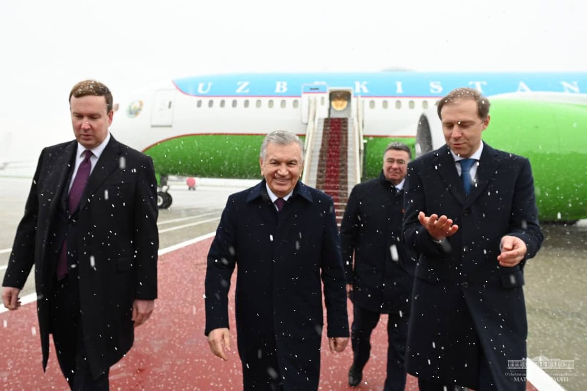 Shavkat Mirziyoyev Moskvaga yetib bordi