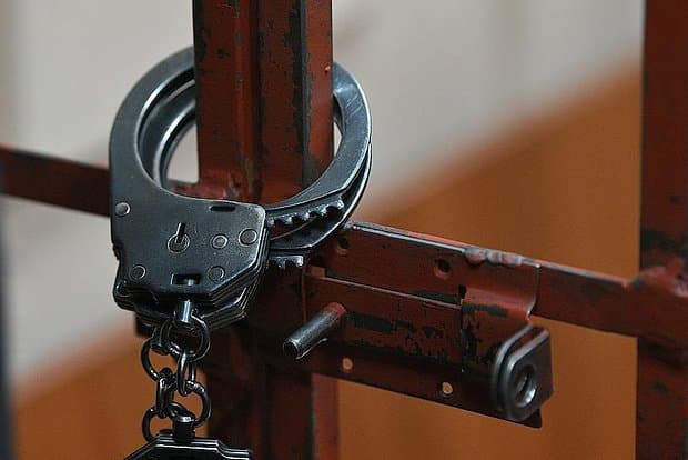 Фарғонада қотиллик содир этиб, 21 йил қочиб юрган эркак умрбод озодликдан маҳрум этилди
