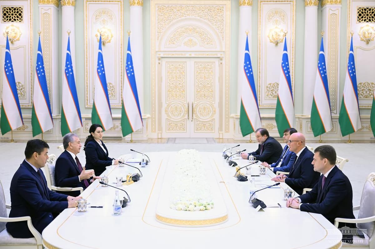 President Mirziyoyev receives Russian delegation, discusses expanding educational and humanitarian ties