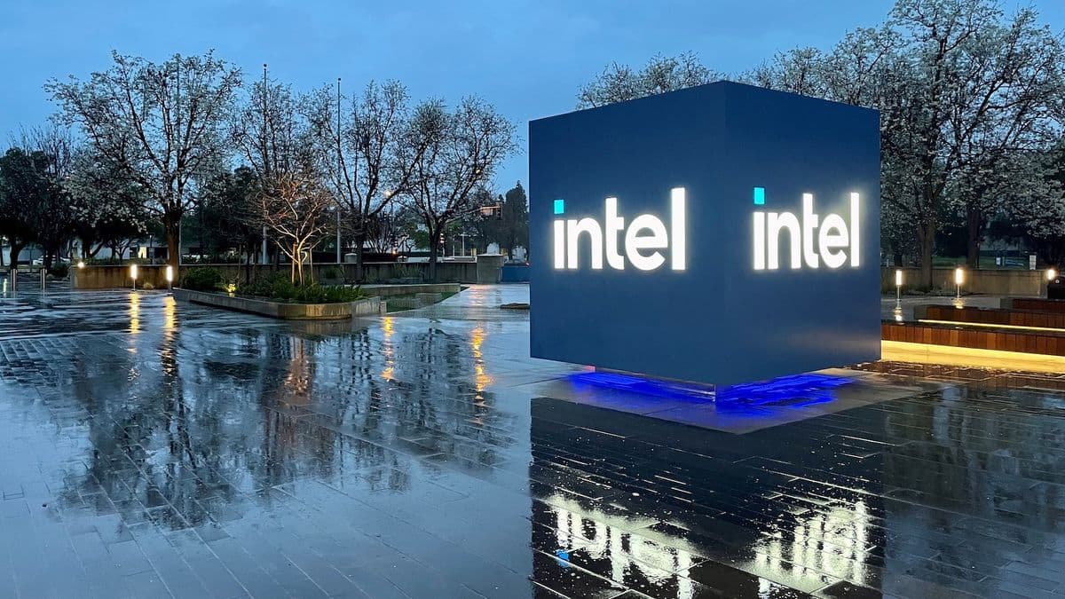 Intel компанияси 15 мингга яқин ходимини ишдан бўшатади