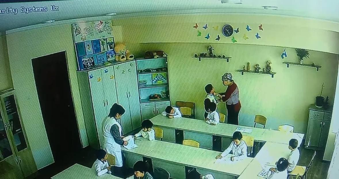 В Бухаре учительница угрожала ножницами психически больному ученику