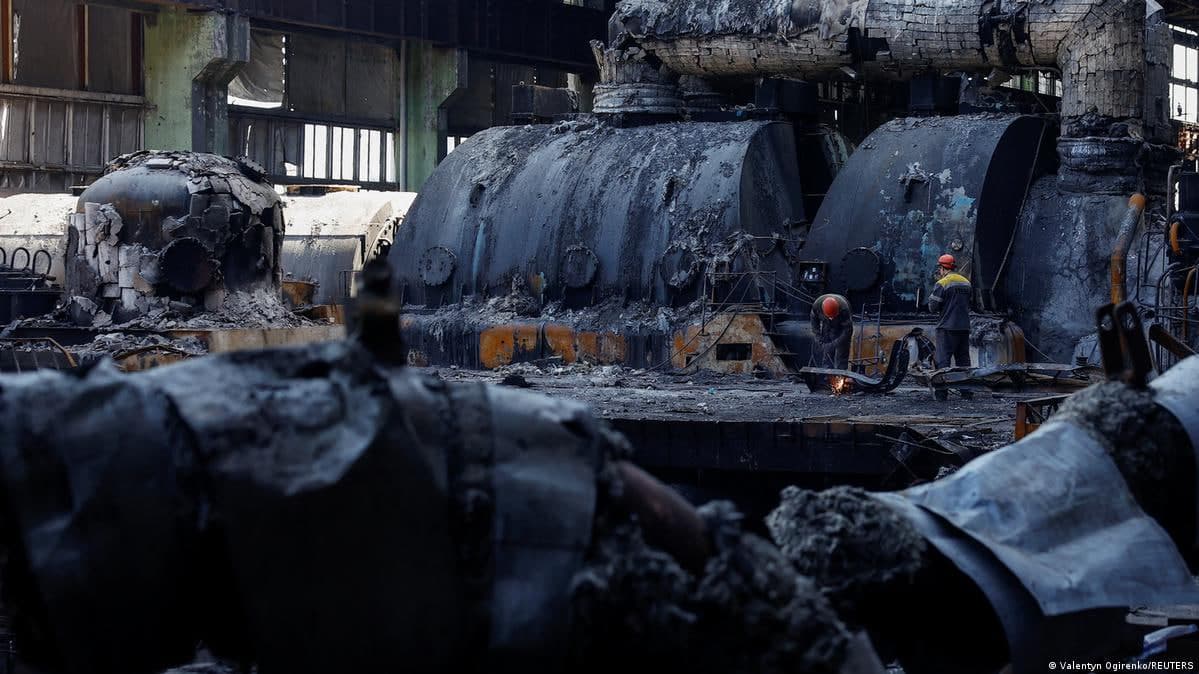 FT Ukraina energetikasining yarmi yo‘q qilingani haqida xabar berdi