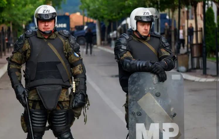 НАТО Косоводаги қўшинларини кўпайтириш имкониятини ўрганмоқда