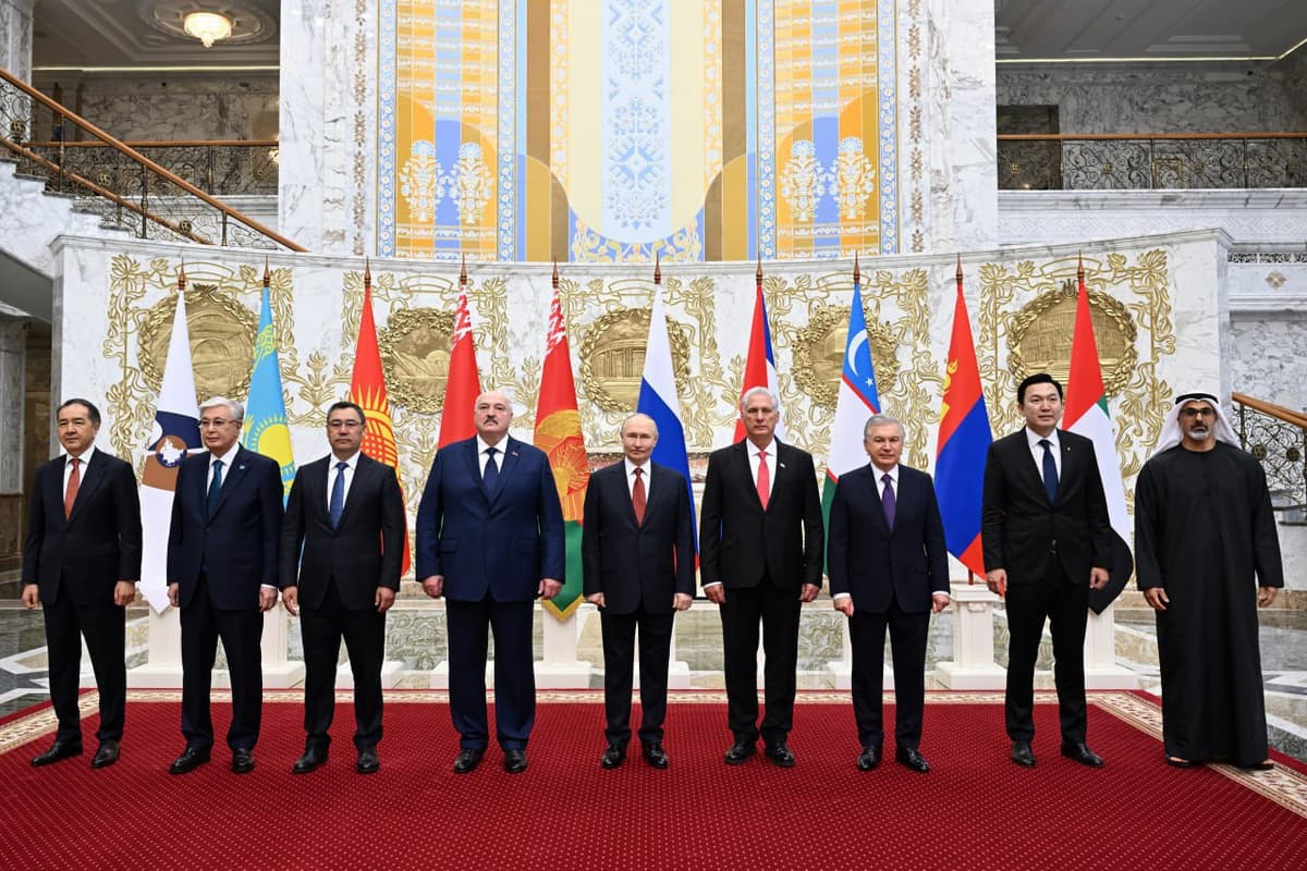 Shavkat Mirziyoyev YeOII yig‘ilishida kuzatuvchi davlat rahbari maqomida ishtirok etdi