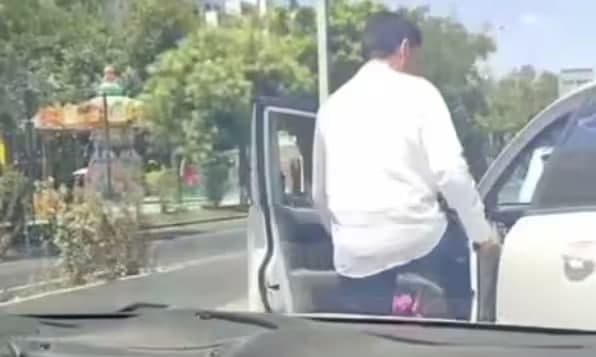 Toshkentda Lacetti haydovchisi Cobalt’ga “dubinka” bilan hujum qildi