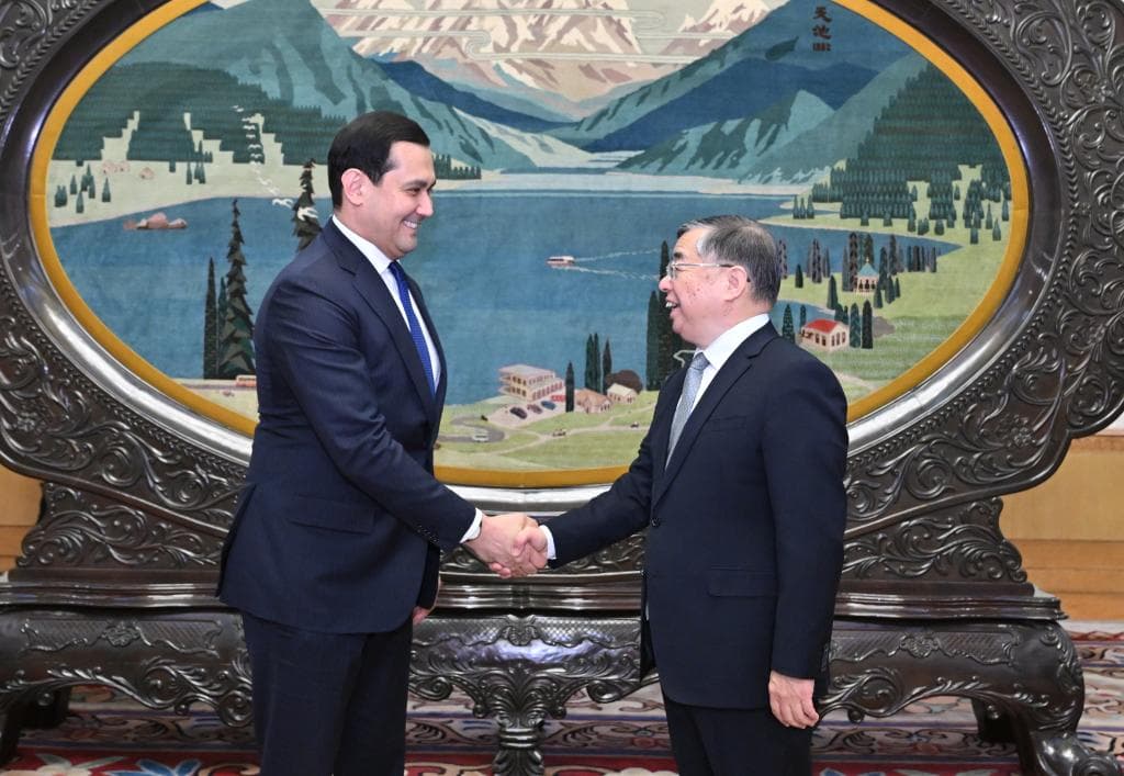 Presidential advisor Sardor Umurzakov visits China