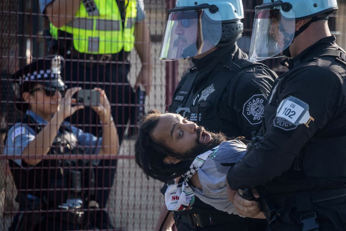 Vashingtonda noqonuniy migrantlarni hibsga olish holatlari o‘n barobarga oshdi – CNN