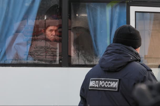 Россиядаги фабрикада ўзбекистонлик ва бангладешлик ишчилар муштлашди