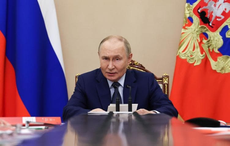 Путин заявил о готовности России временно соблюдать ограничения ДСНВ