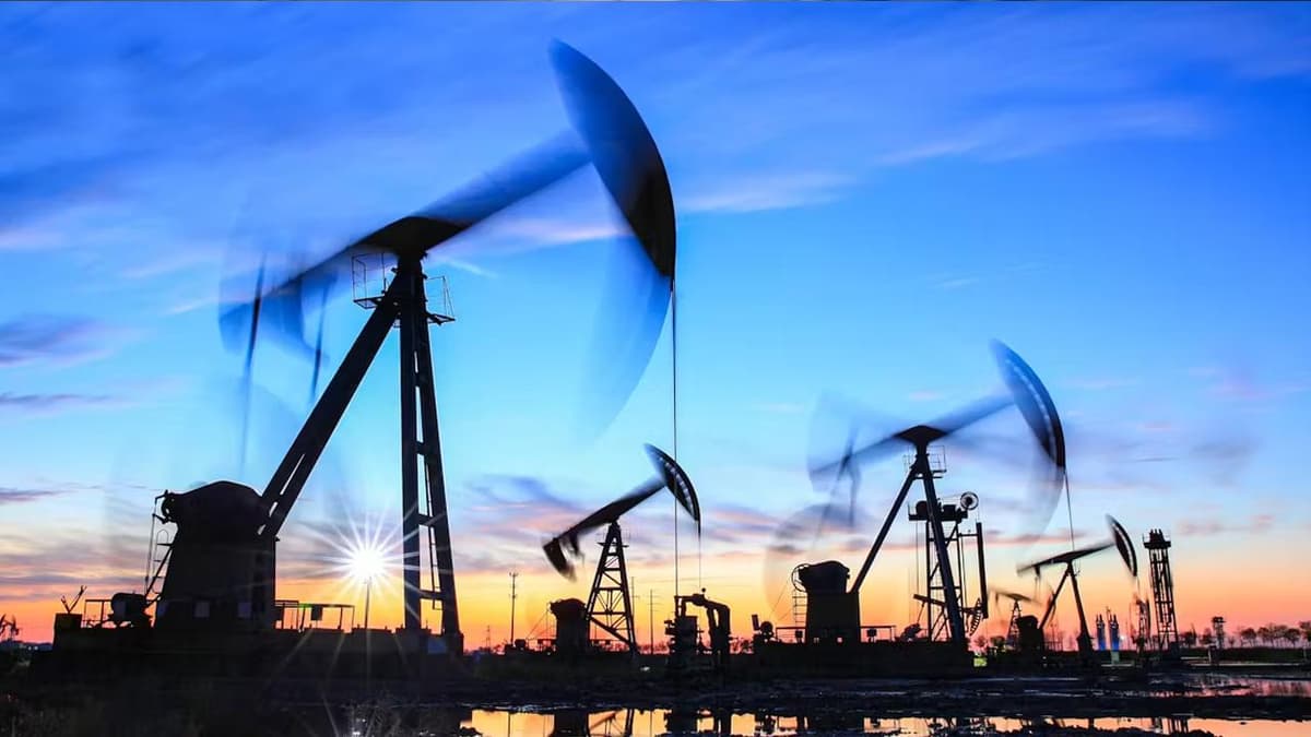 Трампнинг ҳаракатлари нефт нархини 2021 йил февралдан буён энг паст даражага туширди — Reuters