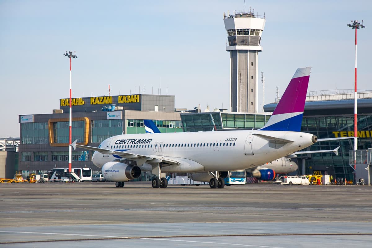 Из-за неисправности самолёта Centrum Air пассажиры провели сутки в аэропорту Казани