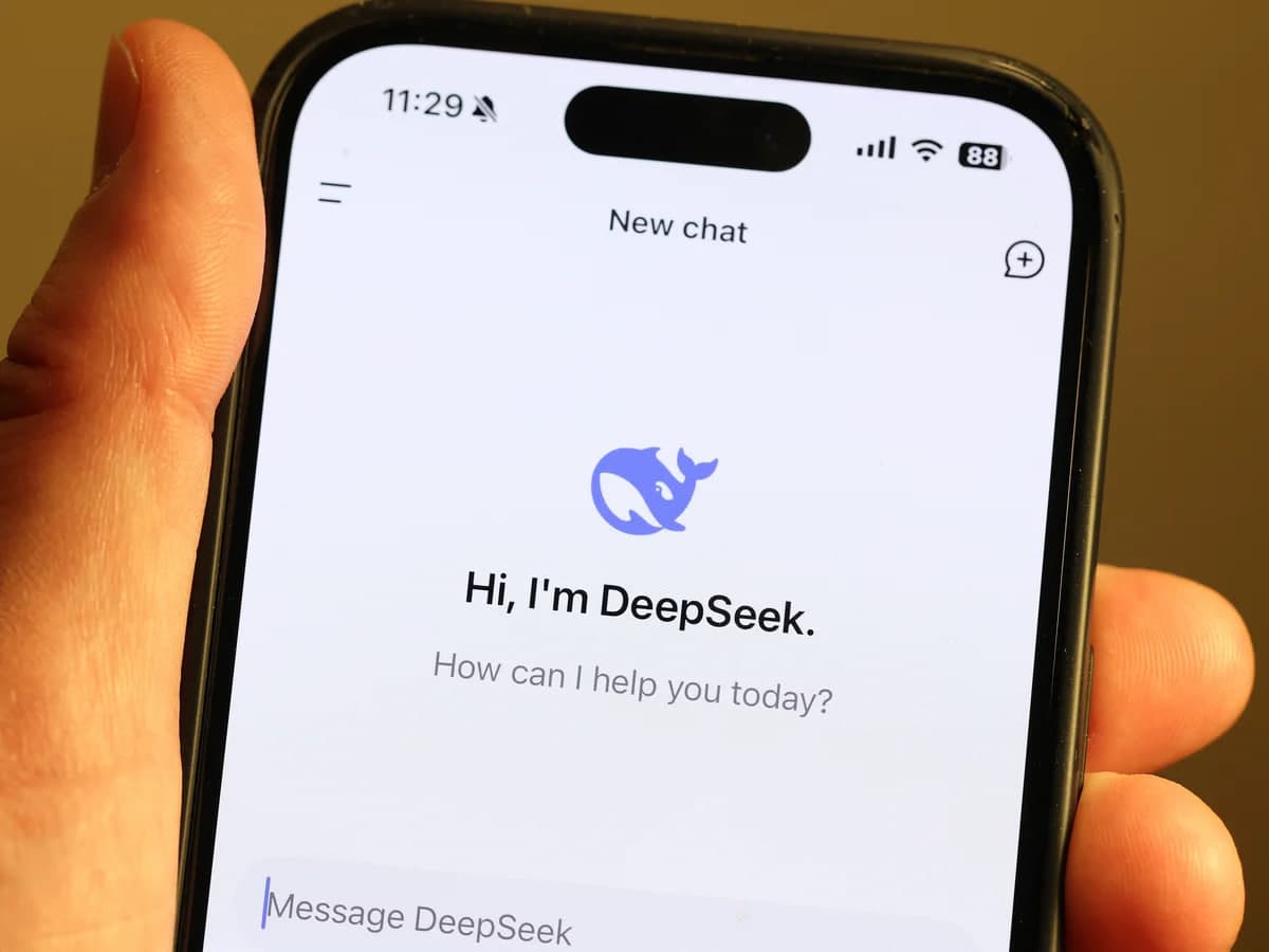 Трамп маъмурияти Хитойнинг DeepSeek чатботини АҚШда блоклаш масаласини муҳокама қилмоқда