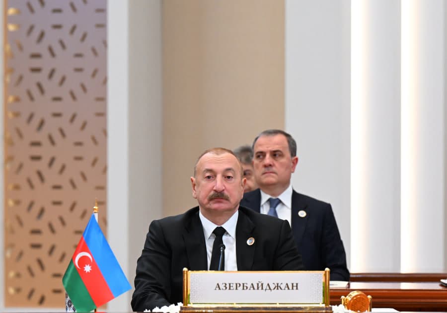 «Uzoqni ko‘ra oladigan siyosatchi» – Aliyev Mirziyoyevning o‘zaro munosabatlarni rivojlantirishga qo‘shgan hissasi haqida