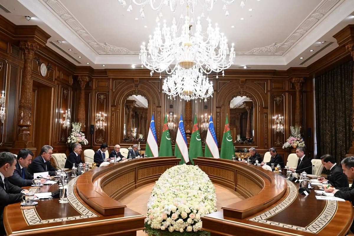 Shavkat Mirziyoyev va Gurbanguli Berdimuhamedov Samarqandda muzokara o‘tkazdi