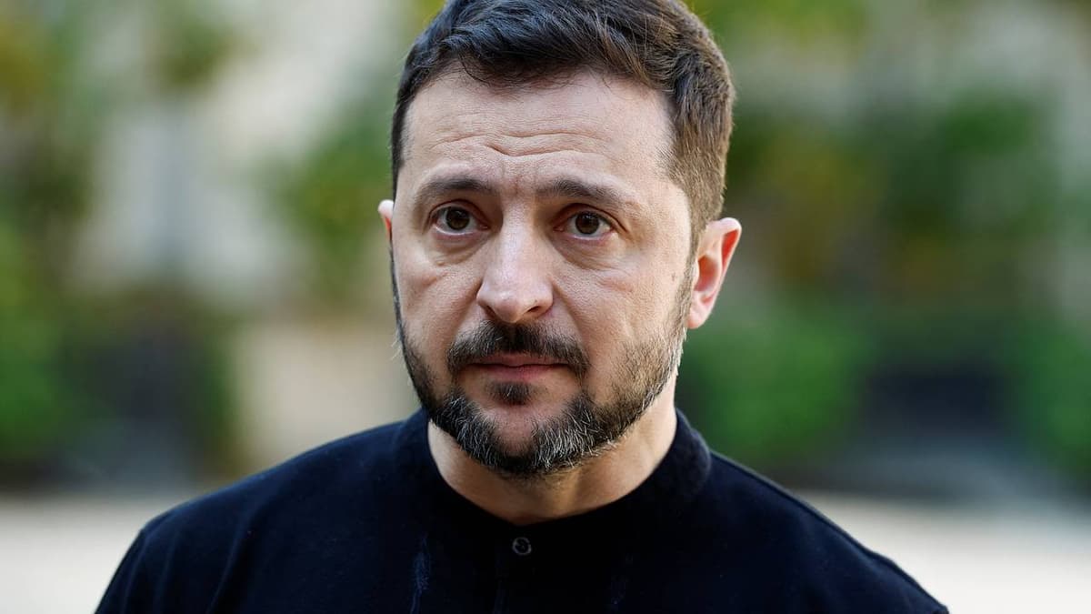 Зеленский призвал Запад усилить давление на Россию после ударов по Украине