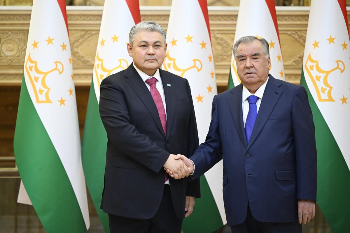 Ikki haftalik tanaffusdan so‘ng Imomali Rahmon yana ko‘rinish berdi