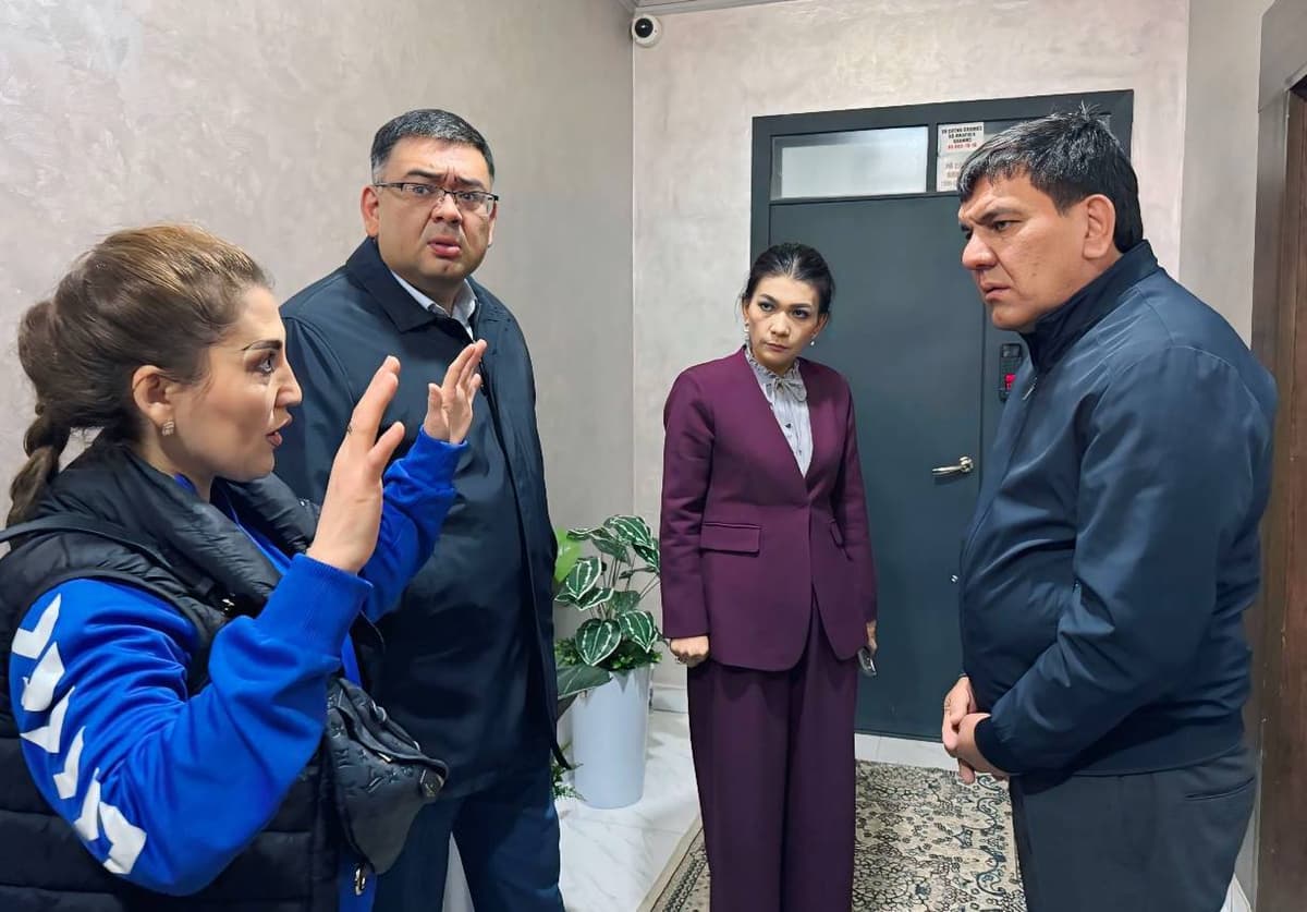 В Ташкенте люди застряли в лифте многоэтажного дома