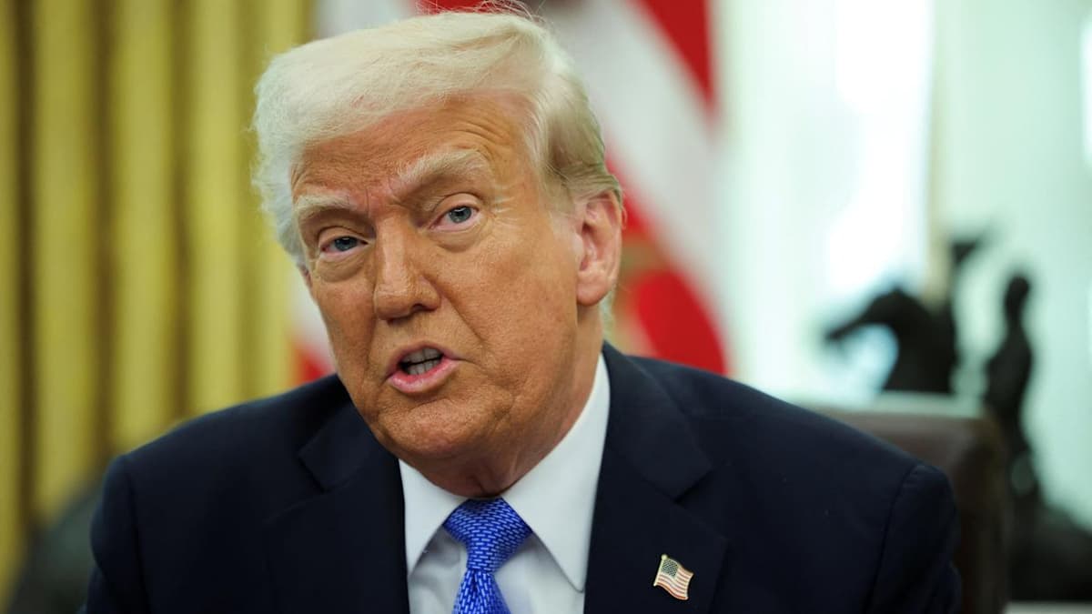 Трамп АҚШ олийгоҳларига чет эллик барча талабалар қабулини тўхтатади