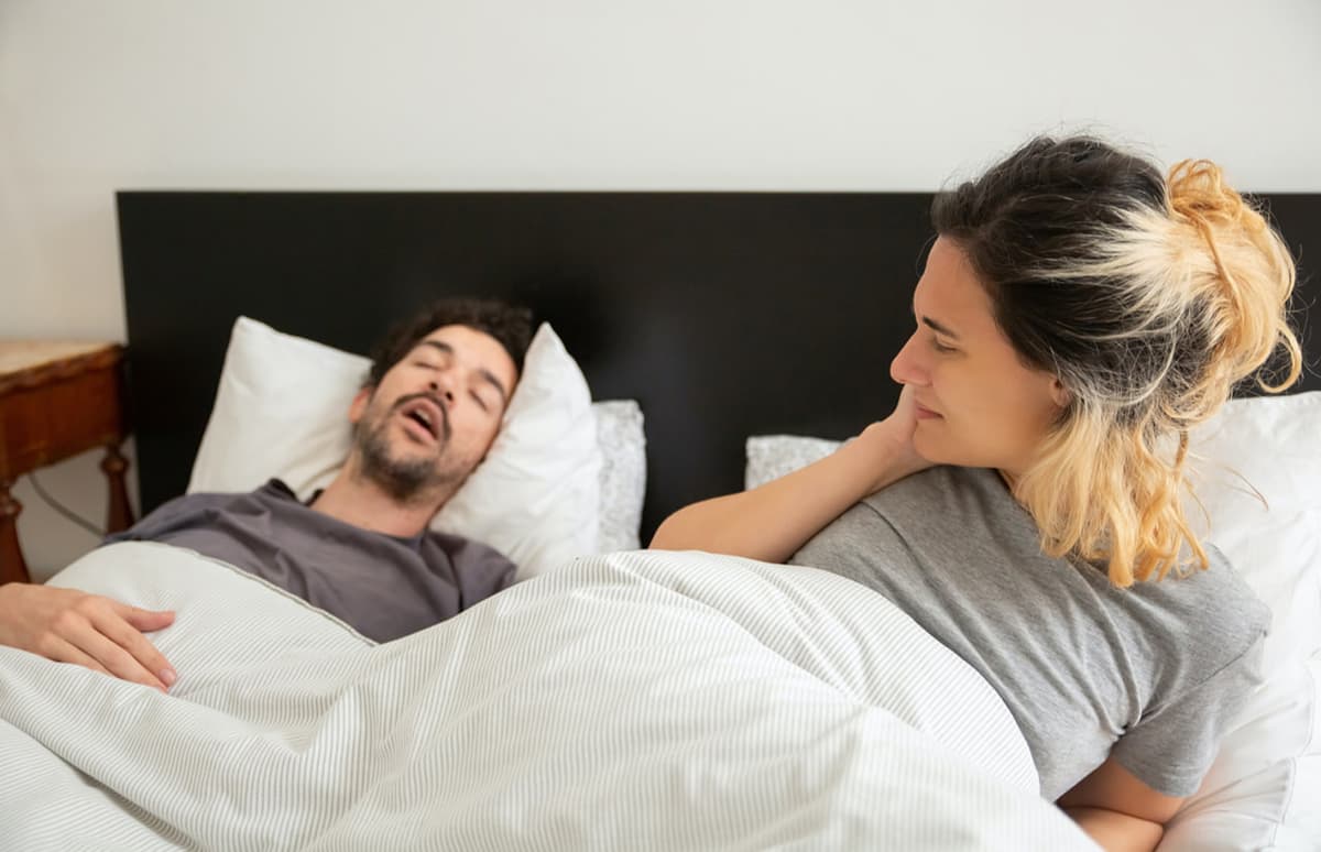 Erkak va ayollarda xurrak nega turlicha? Sabablar, xavflar va uni kamaytirish bo‘yicha layfxaklar