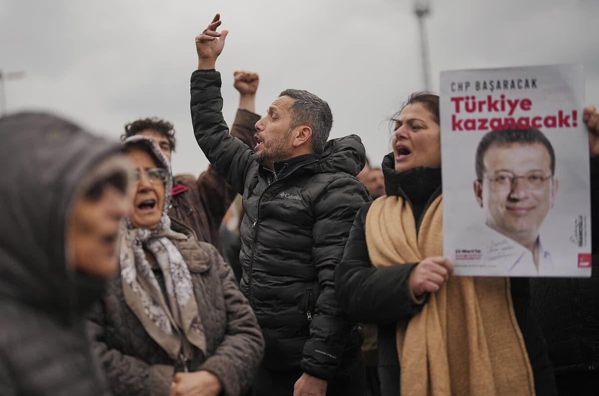Turkiya muxolifati Imomo‘g‘lining hibsga olinishiga qarshi namoyishlarni davom ettiradi