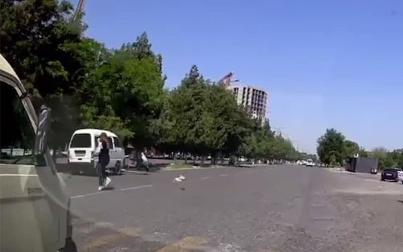 Bekobod shahrida Damas piyodani bosib ketdi