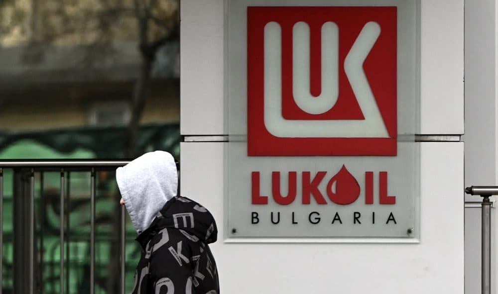 Bolgariyada “Lukoyl” NQZni sotish: parlament prezident vetosini yengib o‘tdi