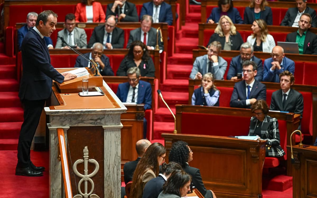 Fransiya: deputatlar pensiya islohotini muzlatishni ma’qulladi