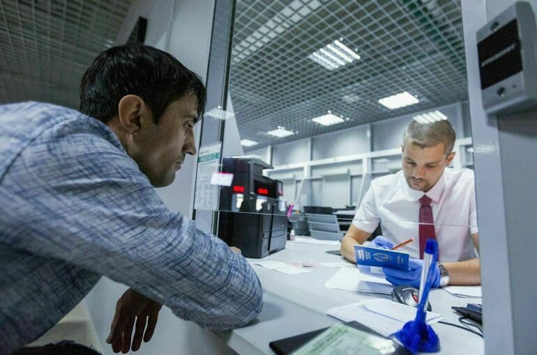 Россиянинг бир қатор ҳудудларида 2026 йилда мигрантлар учун патент қимматлайди