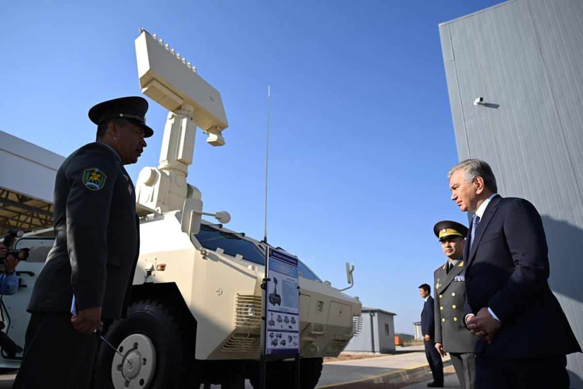 Shavkat Mirziyoyev inspects air defense systems at Surkhandarya military unit